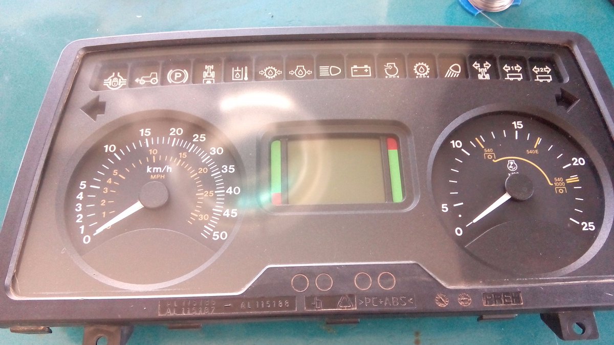 LabElectronico's tweet image. Reparación de Cuadro de Instrumentos John Deere 6320 por fallo de display central #reparacionesLe #Letractor #dash #johndeere