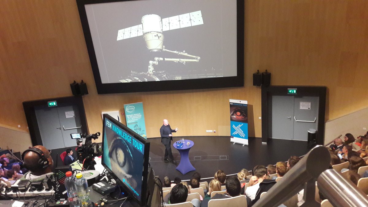jozancoenen's tweet photo. #femknowledgetour Boeiende lezing door astronaut André Kuiper #duurzaamheid https://t.co/BEMW1cyclA