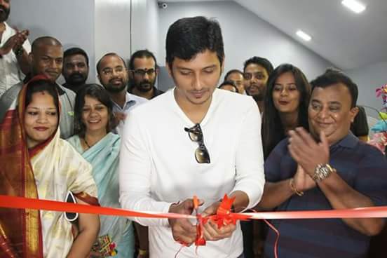 ji_fan_smsmaya's tweet photo. @Actorjiiva #MuscleGarage
😍😍😍 https://t.co/MbHnRuEo6n