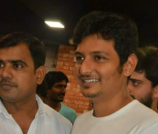 ji_fan_smsmaya's tweet photo. @Actorjiiva #MuscleGarage
😍😍😍 https://t.co/MbHnRuEo6n