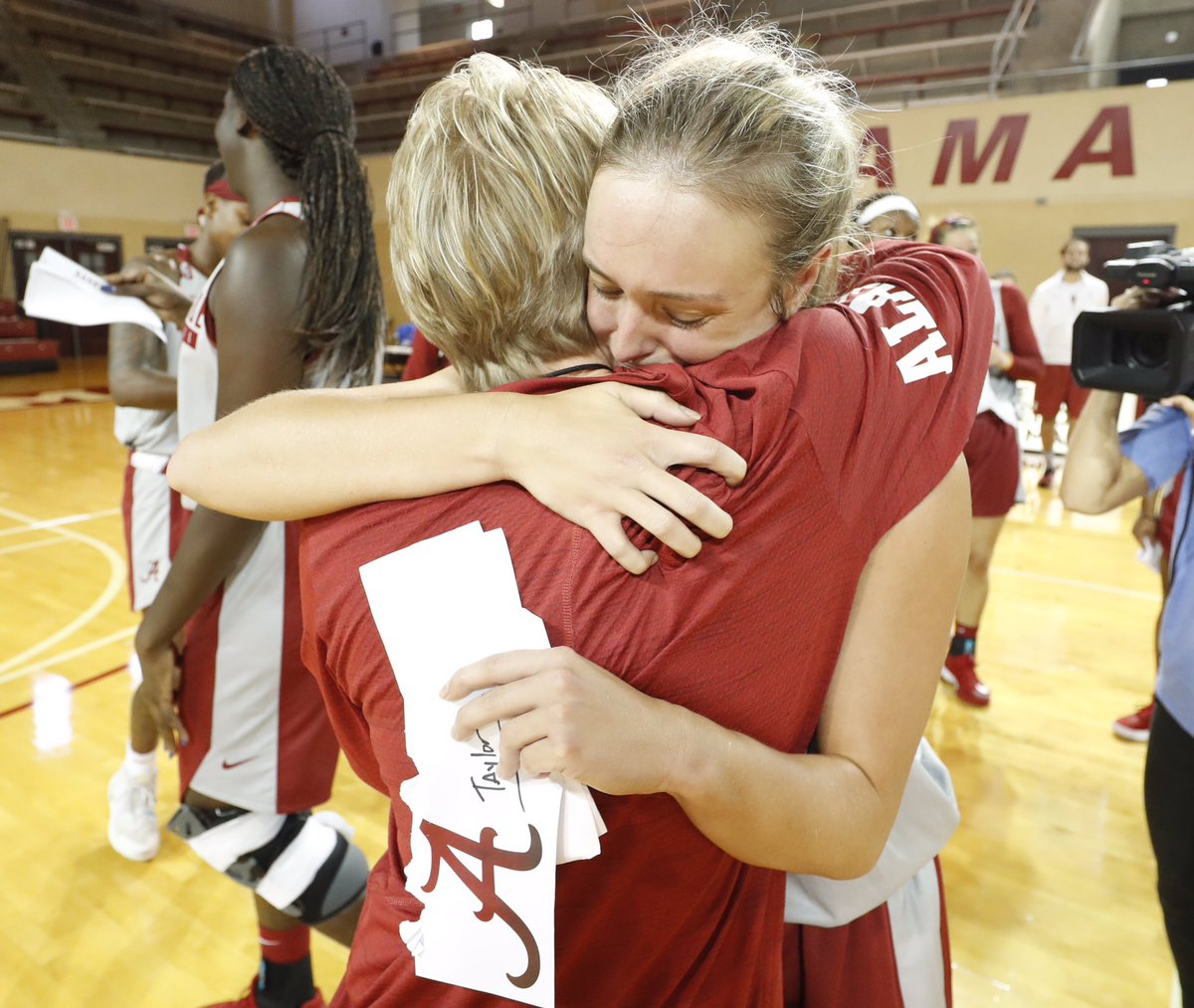 AlabamaWBB's tweet image. That moment you find out you've earned a scholarship! Congratulations, Taylor Berry! #RollTide #GritAndGratitude