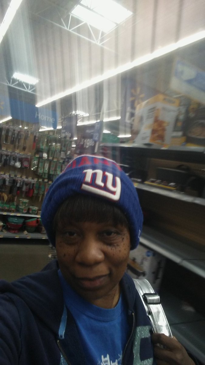 bluemompixy47's tweet photo. In Walmart sporting my new York giants beanie. 0-4 i still love them! #nygiants4life https://t.co/u5NOxHSmxU