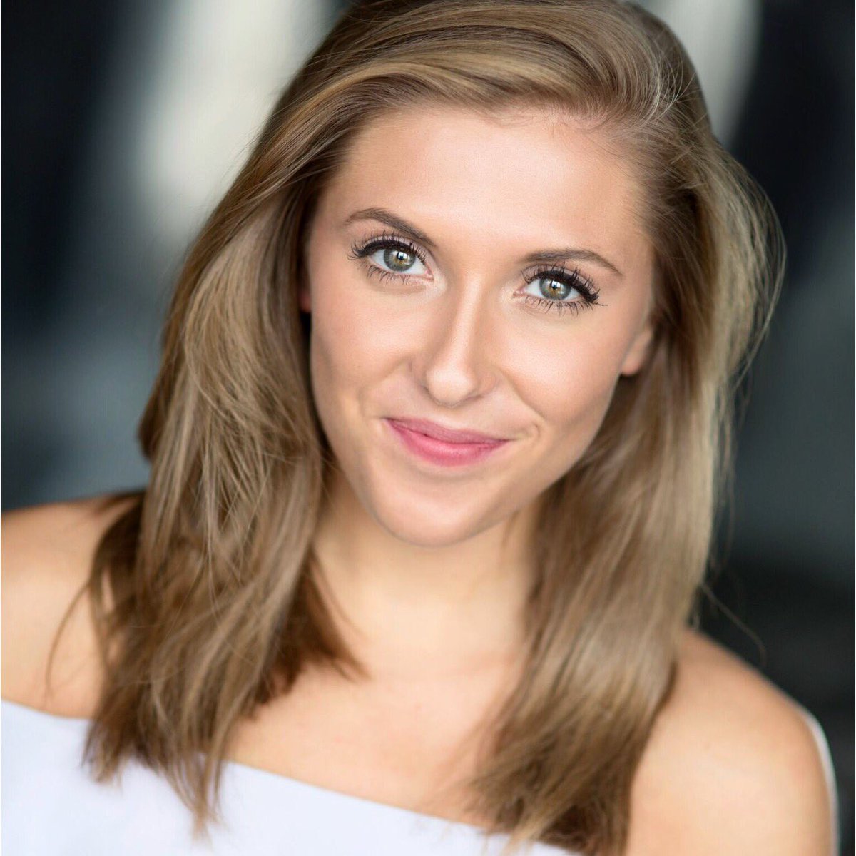 ItsPaigeSmith's tweet photo. Thank you for my new headshots @michaelshelford! 📸 #musicaltheatre #singer #dancer #actress #headshots https://t.co/ZjraKyKwGj