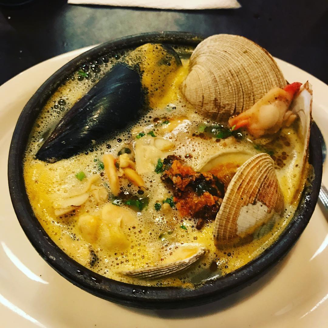 Who is in the mood of some delicious Paila Marina? The perfect meal to start this week. (via kokeramirez | IG)