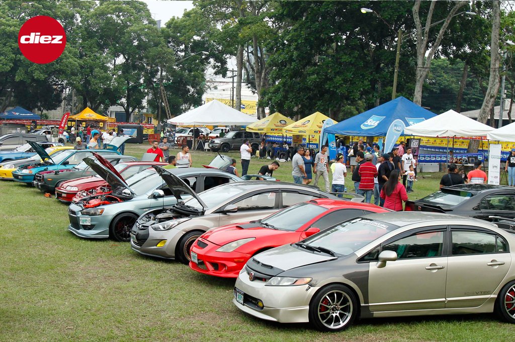 DiarioDiezHn's tweet photo. #Autoshow2017 se realizó en #SanPedroSula. Por cuarto año, se exhibieron más de 100 vehículos desde clásicos hasta de última generación. https://t.co/FwklNUuL78
