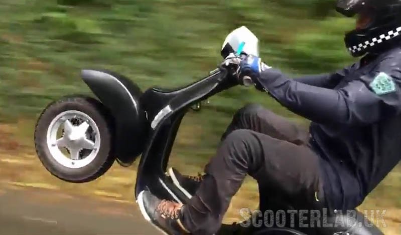ScooterLabUK's tweet photo. Safety Nazis look away now https://t.co/jhgvWP7tX0 #vespa #px #wheelie #wheely #sluk #scooterlab https://t.co/d2pxzytg9y