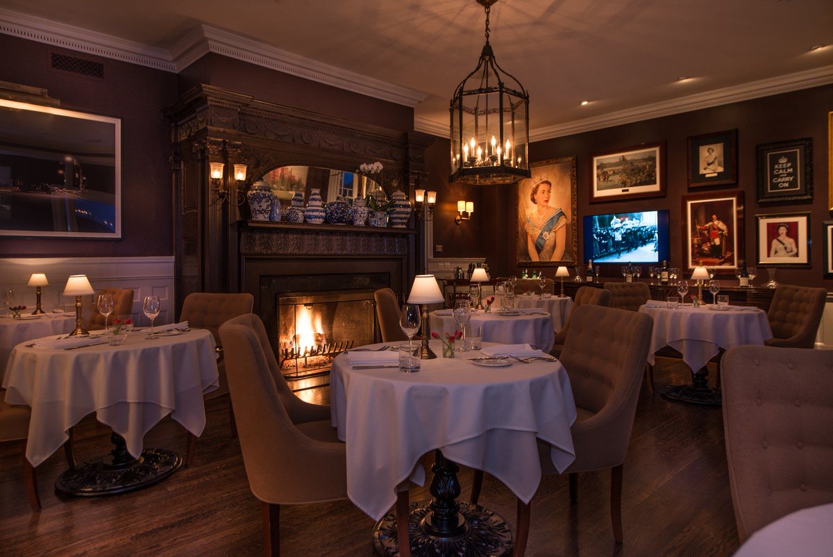 Table__Six's tweet photo. Have you made plans for your holiday parties yet? Whether its a place to stay, cocktail party, or dinner party book with us! 413-637-4113 https://t.co/5ICslHasCY