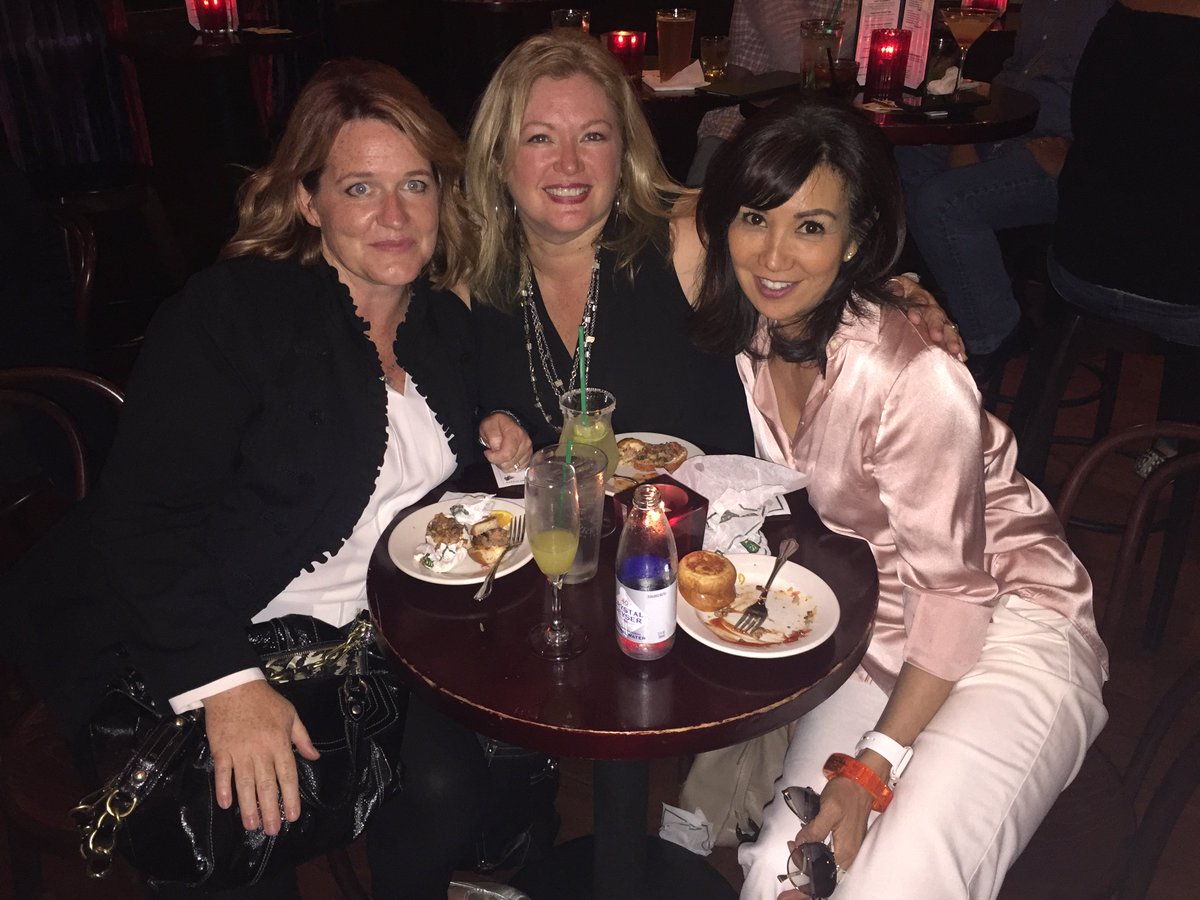 NEXTMtgEvents's tweet photo. NEXT &amp; friend at the @Tavant event at the Digital Mortgage conference in San Francisco #digmortgage #digmortgage2017 #digmortgage17 https://t.co/sVNIg9T763