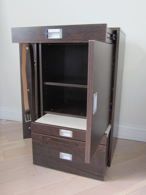 A stylish table that can be used as a bedside stand or located near the entrance of the home.
#stretchfurnishings
stretchfurnishings.com/products/iris .