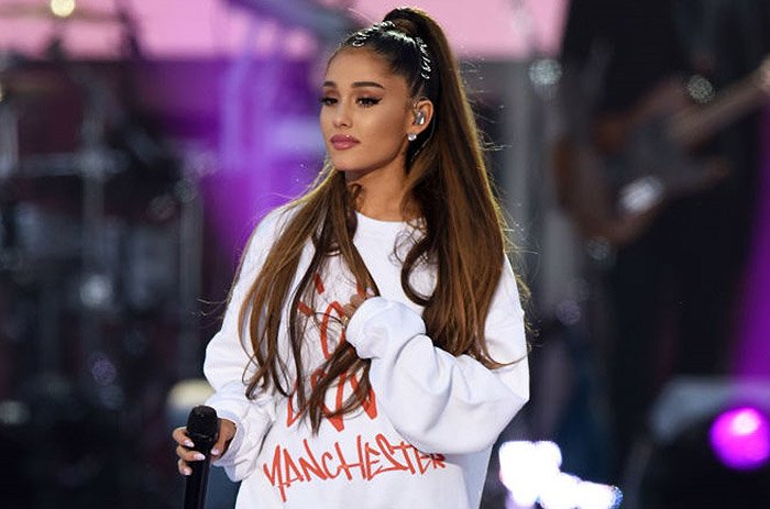 GpnArts's tweet photo. Ariana Grande tweets about "terrorism" &amp; need for gun control following Las Vegas shooting https://t.co/MMM09QlSn2 https://t.co/Z0lGFSl16M