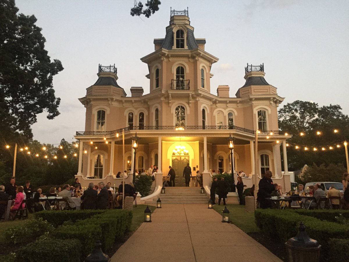liquidcaterings's tweet photo. As always, the #liquidcatering team enjoyed working with @CHEF360Catering  at a fundraiser for the Upcountry History Museum. https://t.co/6Myykw1aeD
