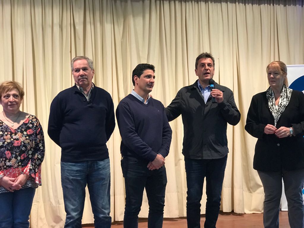 Con <a href="/Stolbizer/">Margarita Stolbizer</a>, <a href="/felipe_sola/">Felipe Solá</a> y <a href="/MartinMarinucci/">Martín Marinucci</a> comenzamos #1Día en Morón charlando con militantes y dirigentes de <a href="/1PaisUnido/">1País</a> de la ciudad.