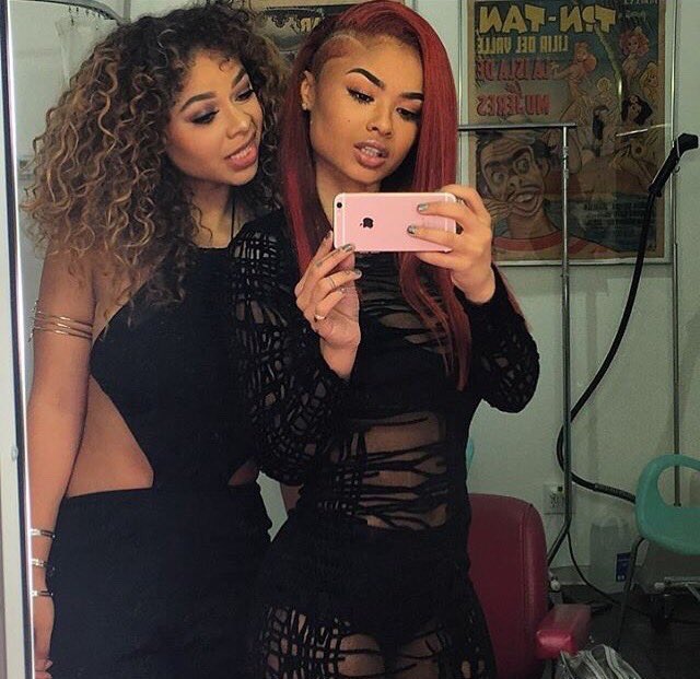 DailyIndiaLove's tweet photo. Sistaaaaa: @Indialoveinc https://t.co/23EoA7drAG
