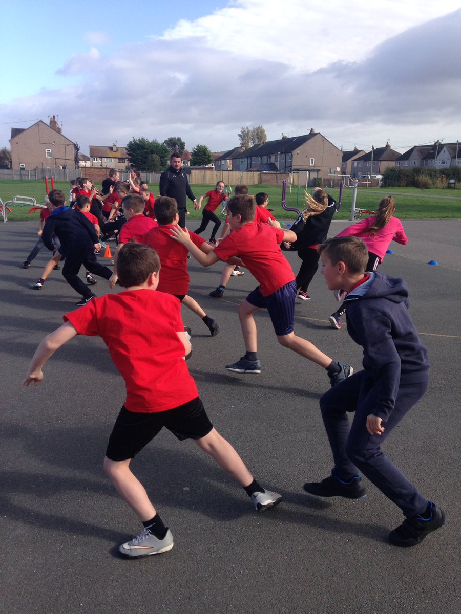 ysgolbrynhedydd's tweet photo. #6CJ another session with our Rugby Development Officer, great activities promoting multi-skills and health ππ https://t.co/ThyNtUVP9y