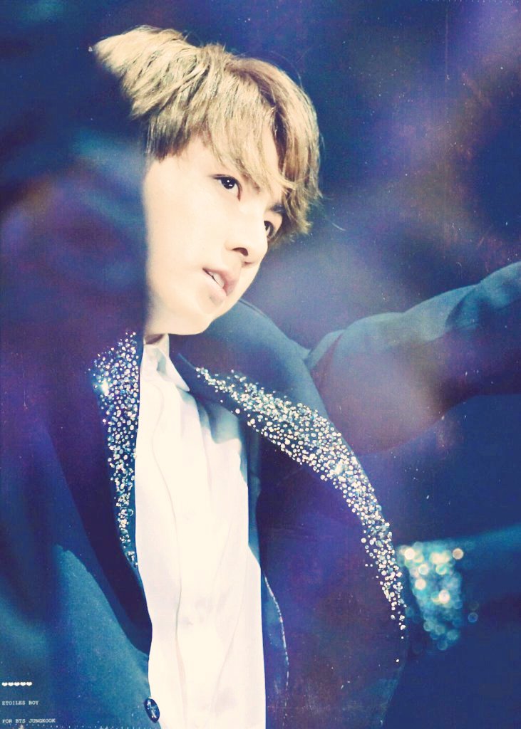 aesthetic_Jeon's tweet photo. ❝You are the umbrella over my head❞°•` https://t.co/f9bLBN1MVj