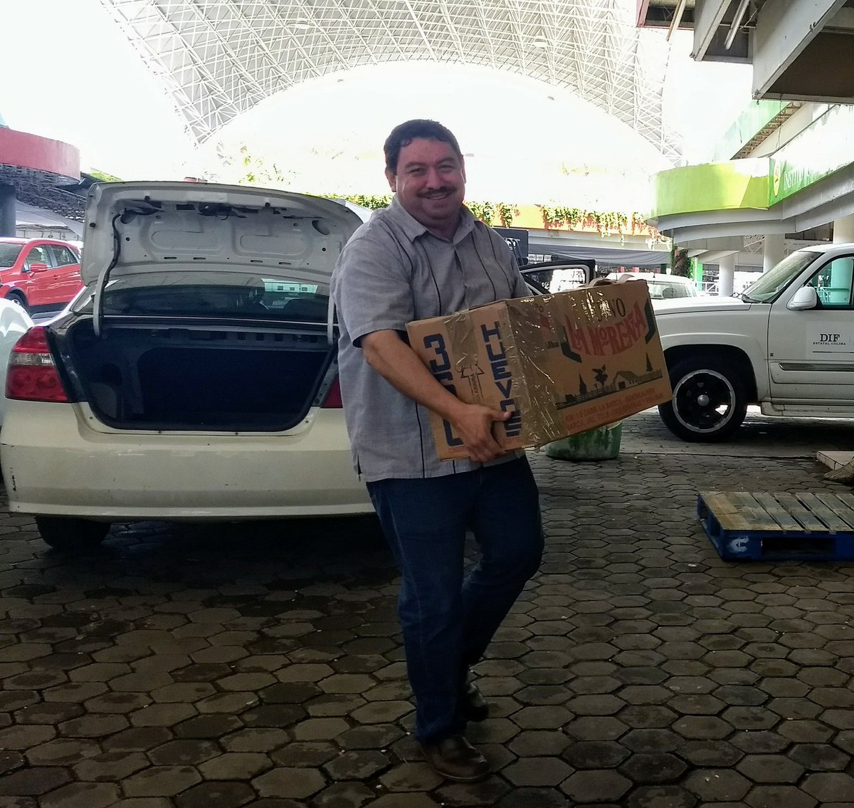 difestatalcoli1's tweet photo. @difestatalcoli1 Agradece a integrantes del programa PROSPERA colecta de víveres #ColimaApoya para afectados #sismo #FuerzaMéxico @DIF_NMX https://t.co/v4ug7aw5FK