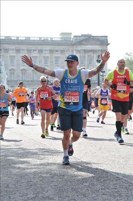 Good luck to everyone with their @LondonMarathon ballot place! Looking for a charity to run for? Join #teamstraphs! ow.ly/PQiC30fA0f2