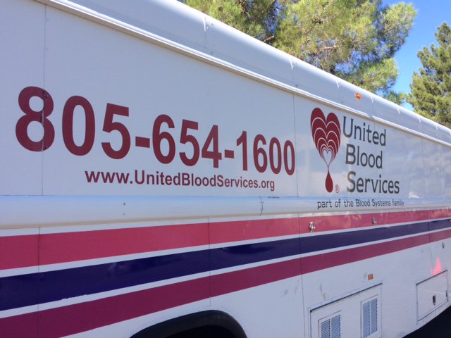 pjoncich's tweet photo. Near where #Shooting victims are being treated at UMC.  Hundreds give blood at Las Vegas Medical District location. #UNLVSchoolofMedicine https://t.co/yXg9PIDVJi