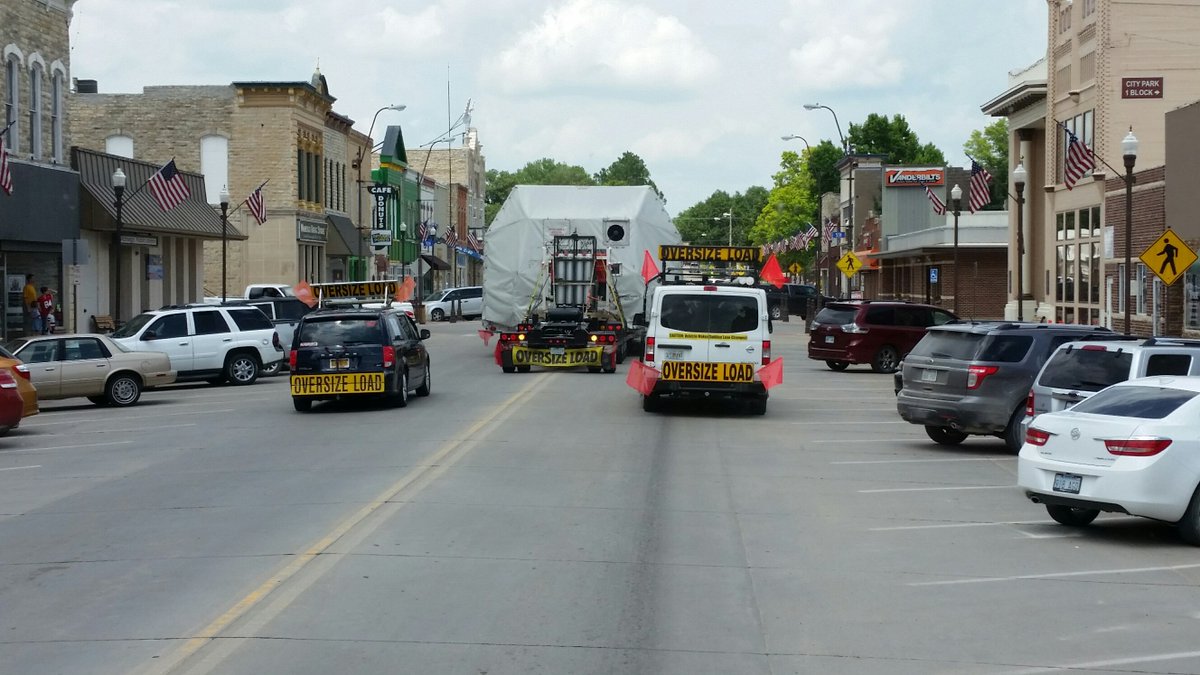 wcspermits's tweet photo. It's #oversizeload pic of the day time! #wcspermits #permits #pilotcars #overdimensional https://t.co/BgQdy2if7r