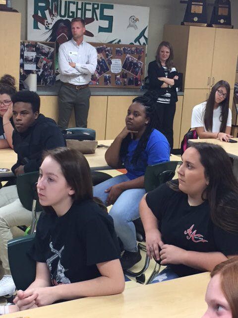 PortMuskogee's tweet photo. Day one of National Manufacturing Week was a success! @MuskogeeSchools HS DECA class. #madeinmuskogee #mfgday17 #workforcedevelopment https://t.co/2QzRJAP6EO