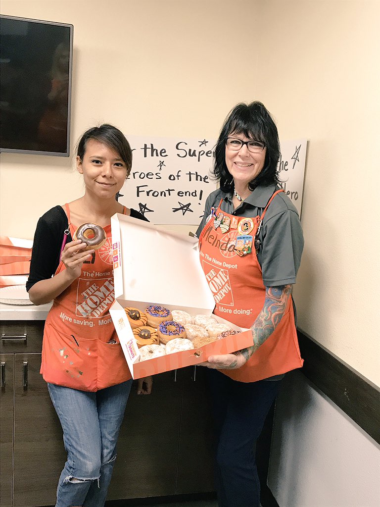 615_orangehd's tweet photo. Kicking off CAM 2017 with coffee and donuts! ☕️🍩 @Allen83hd @NotoKara https://t.co/0flxzZ4QCp