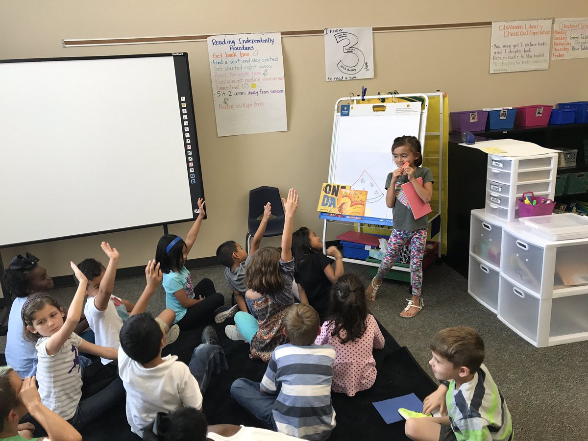 laceynewton33's tweet photo. Students sharing their writing and  giving compliments! #ZWAG https://t.co/4aC9IcQrDw