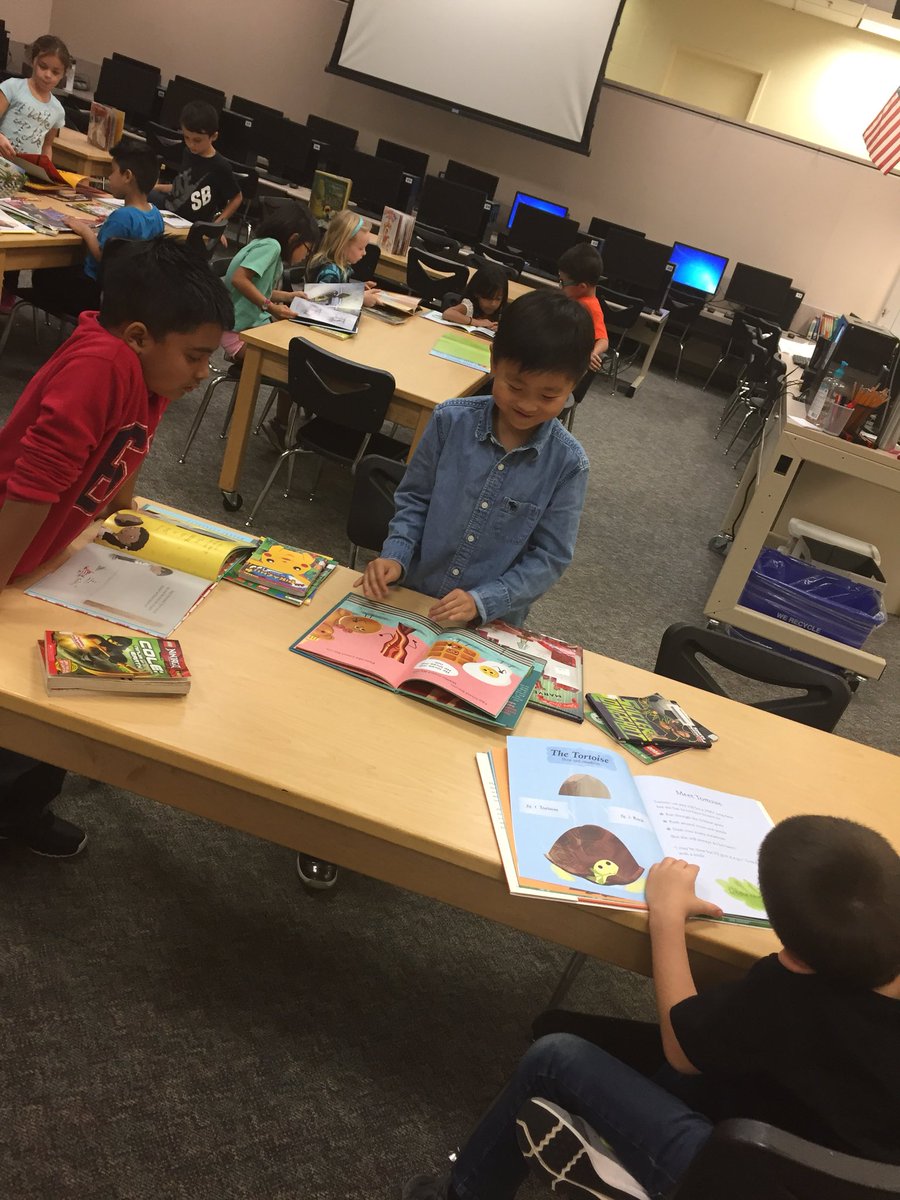 Mrs_Schofer's tweet photo. 2nd graders previewing this year’s WA Children’s Choice Award nominees. We can’t wait! #illahee #lovebooks https://t.co/eC96me7IJL