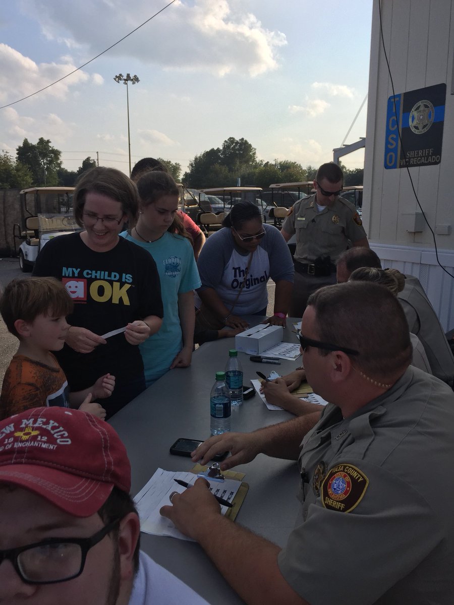 AFLocations's tweet photo. Great seeing all the families at the @tulsastatefair tonight! Thanks to @TulsaSheriffs for all their help! #autismawareness #imaok https://t.co/8mmlkljDOH