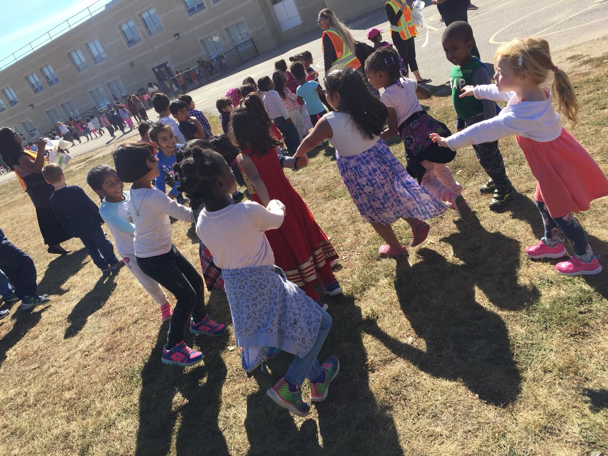 InquiringKs's tweet photo. K4 Ss were so excited &amp; happy to participate in the #TerryFox2017 walk @Homestead_PS. 2 Ss made a dirt cake &amp; said, “We made it for Terry”❤️ https://t.co/L7Ane1fLIv