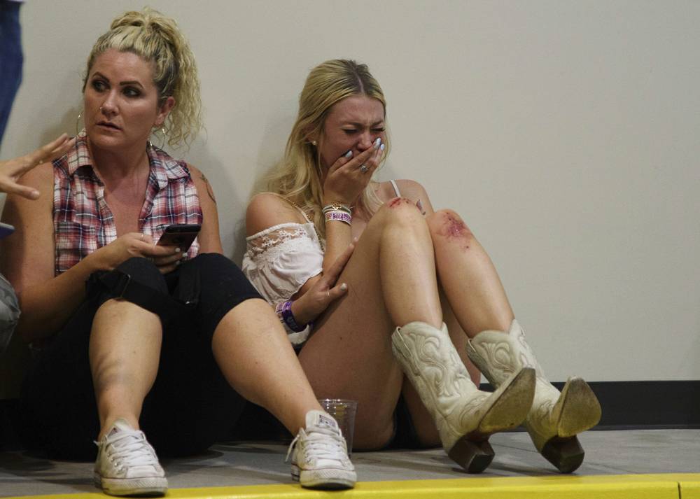 lasvegasweekly's tweet photo. Route 91 mass shooting: how to help and where to gather for support
https://t.co/uuLcjUxGcS https://t.co/Ocfl0L9HK1