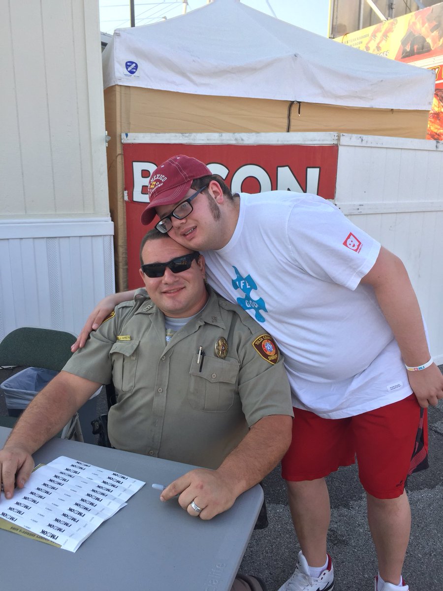 AFLocations's tweet photo. Another fantastic Autism Awareness Night @tulsastatefair! @TulsaSheriffs #autismfriendly #autism #imaok https://t.co/fsYLx0mEF7