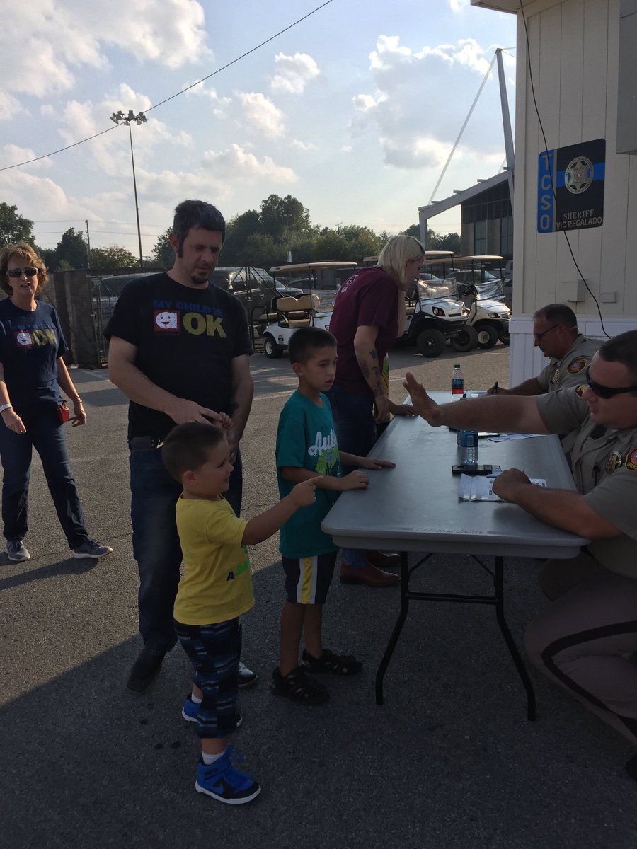 AFLocations's tweet photo. Another fantastic Autism Awareness Night @tulsastatefair! @TulsaSheriffs #autismfriendly #autism #imaok https://t.co/fsYLx0mEF7
