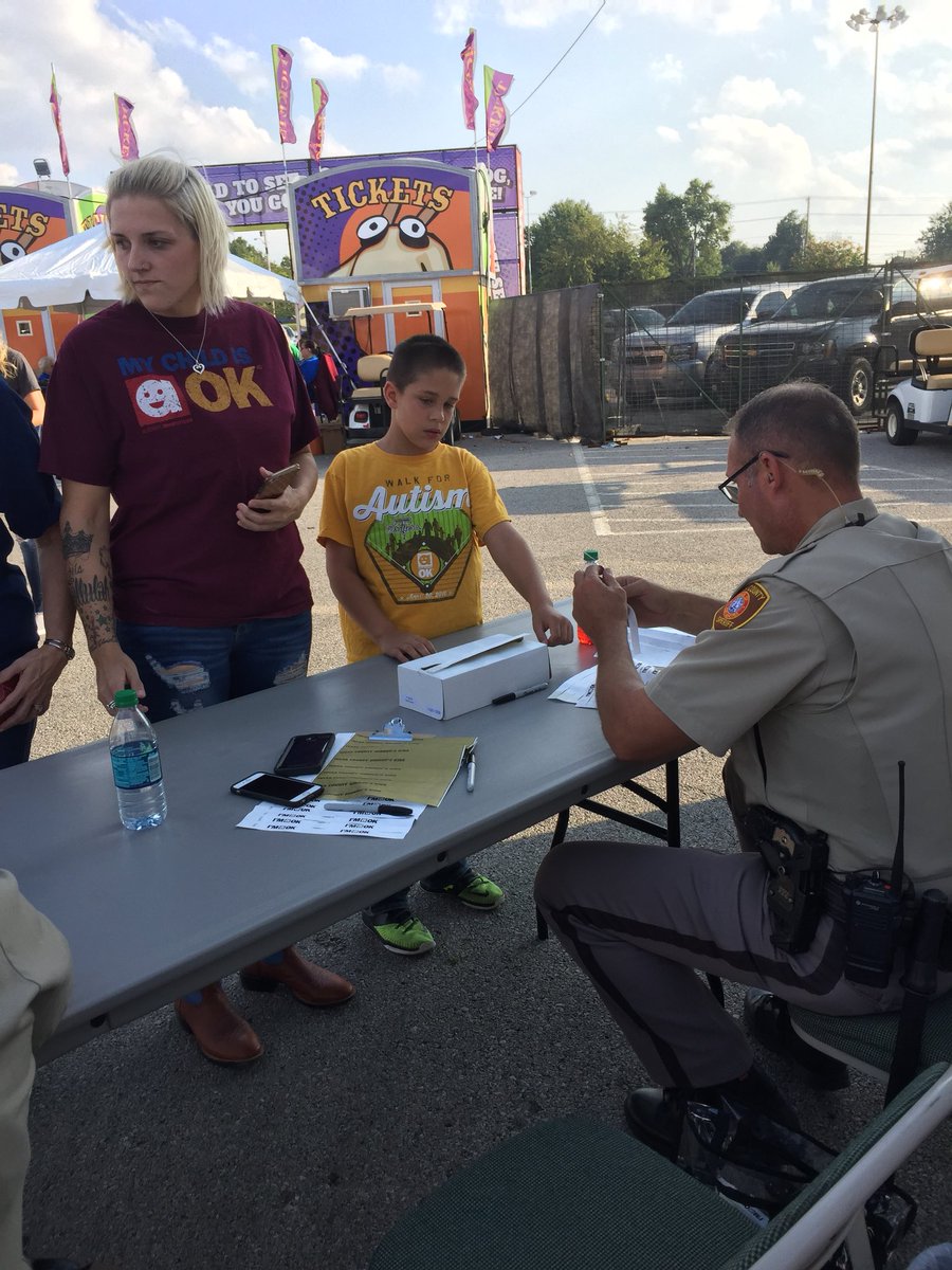 AFLocations's tweet photo. Another fantastic Autism Awareness Night @tulsastatefair! @TulsaSheriffs #autismfriendly #autism #imaok https://t.co/fsYLx0mEF7