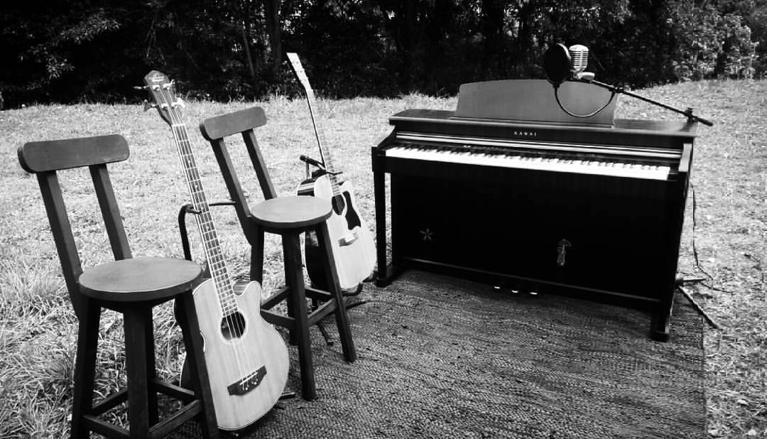 ChaChamPion's tweet photo. So #Madness is going acoustic! Who would like to hear it? #MADHOUSE #TheStrangesLive #Acoustic @rock_stranges @JeromeFitts @Rockaxis_CO https://t.co/fzpdodXao8