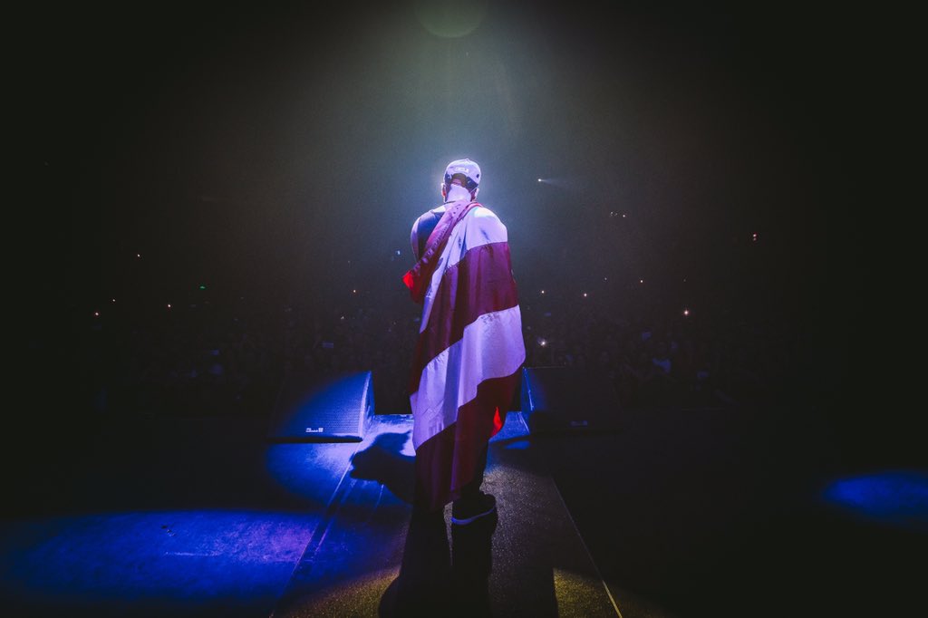 Residente's tweet photo. Dentro y fuera de la isla todos los boricuas somos hijos del cañaveral 🇵🇷 foto @worldjunkies https://t.co/5EFybGFnff