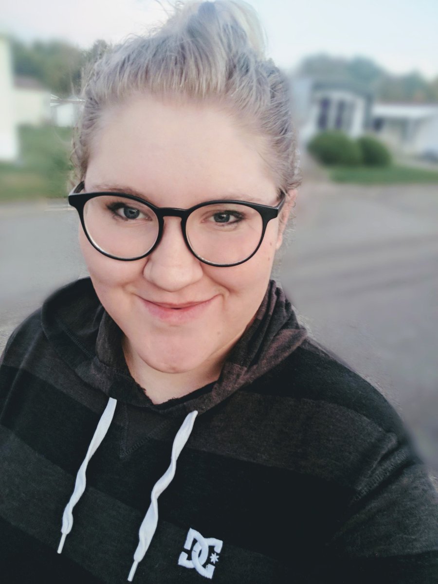 klms1317's tweet photo. So happy I made myself self do a 1.3 mile walk this evening!👍🏻 #pcos #weightlossjourney #weightloss #mentalhealth #vlogger #vlog #youtube https://t.co/EJD4W3nHBW