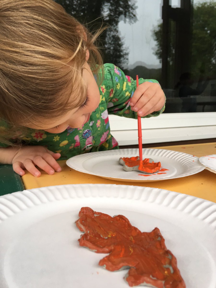 Edspire's tweet photo. Bea loved #activityhour @coombemill today Such careful painting of her clay leaf bowl #autumn #funonthefarm #farmholiday #savourtheseason https://t.co/w5ACTlN7ty