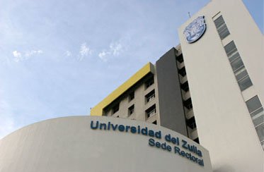 cpetrolerazulia's tweet photo. Celebramos con júbilo la conmemoración de los 71 años de la reapertura de la Universidad del Zulia #LUZ71
¡Felicitaciones! @LUZadn https://t.co/M9A3J2iOHl