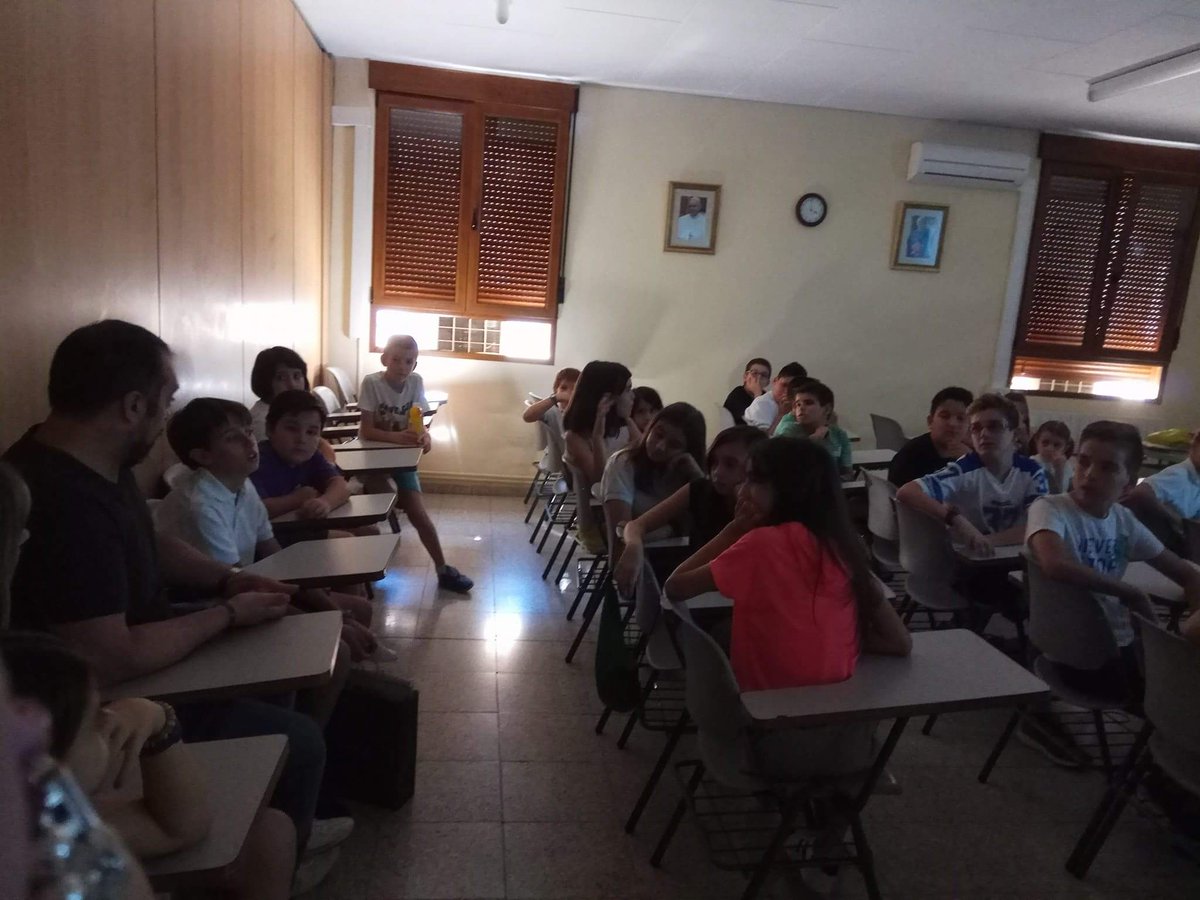 StaMariaOnti's tweet photo. A tope des del 1r dia en totes les activitats de vesprada! Quin gust veure tants xiquets gaudint del que preparen els profes! 👏👏👏 #Ontinyent https://t.co/q4IQ1CHn2E
