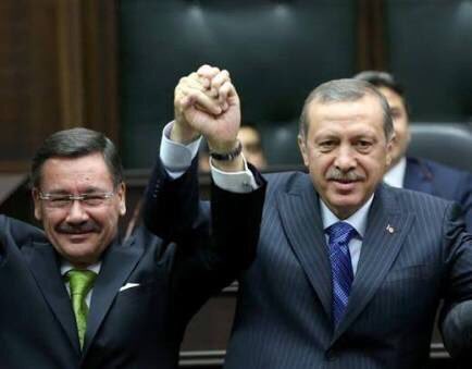 15Temmuz gecesi ATM ve benzin kuyruğunda bekleyen fitneci güruh <a href="/06melihgokcek/">İbrahim Melih Gökçek</a> i yıkıp <a href="/RT_Erdogan/">rt_erdogan</a> ı yalnız bırakmak istiyorlar #yedirmeyiz