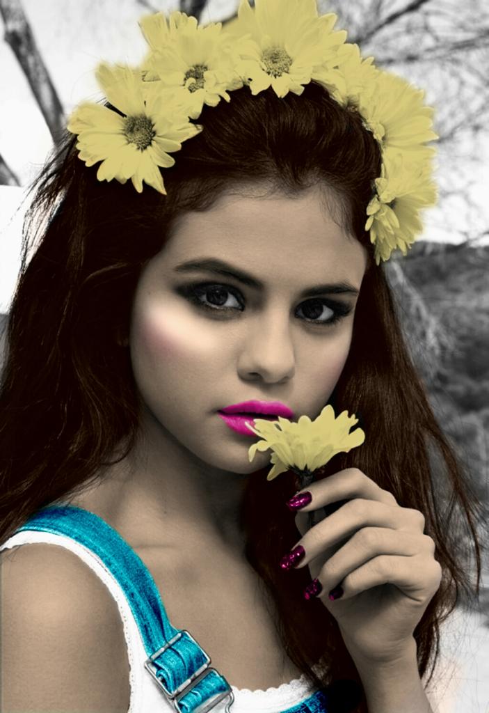 M__AR__Y's tweet photo. اخر تصميم بحياتي الجميله💔🌚
رايكم 🐸
سيلينا گومز 😍😍
#SelenaGomez https://t.co/k2NNMwwlOS