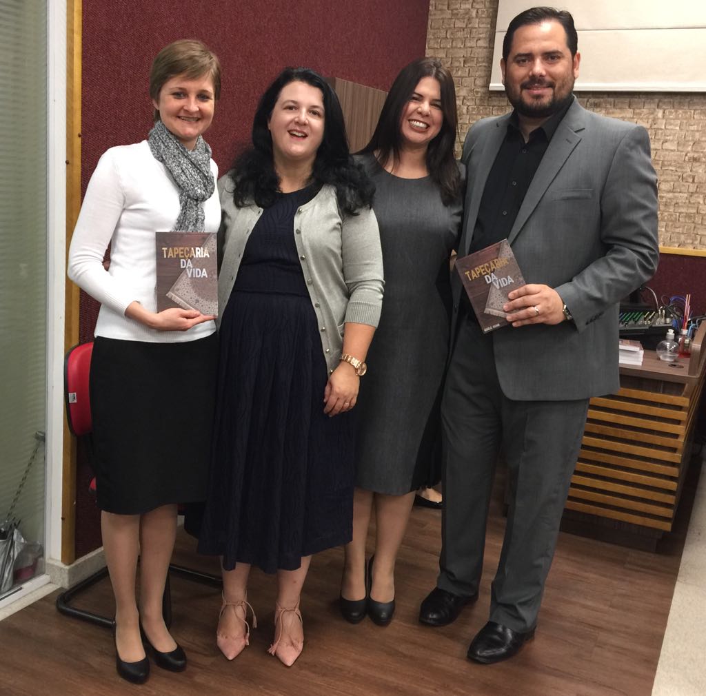 afmbrasil's tweet photo. Ainda sobre sexta-feira, a equipe da AFM no lançamento do livro "Tapeçaria da vida". https://t.co/rsvsOjwYGt