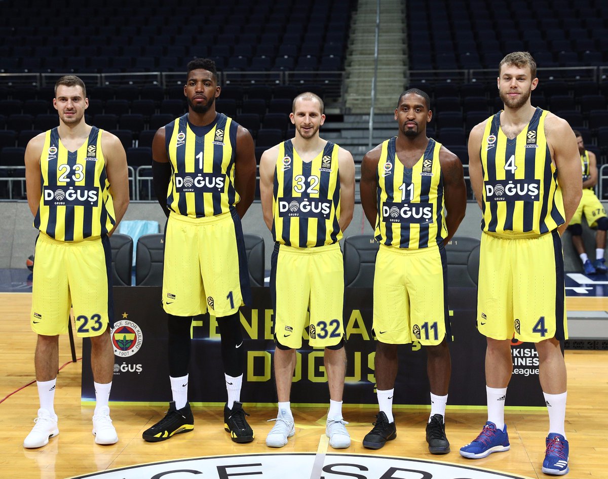 Fenerbahçe Doğuş'un yeni yıldızları bir arada