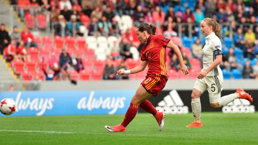 marca's tweet photo. ¡22-0! La mayor goleada de la @SeFutbol femenina en todas sus categorías https://t.co/esRmvMjRoY Te lo cuenta @david_menayo https://t.co/eKuWdfR4U5