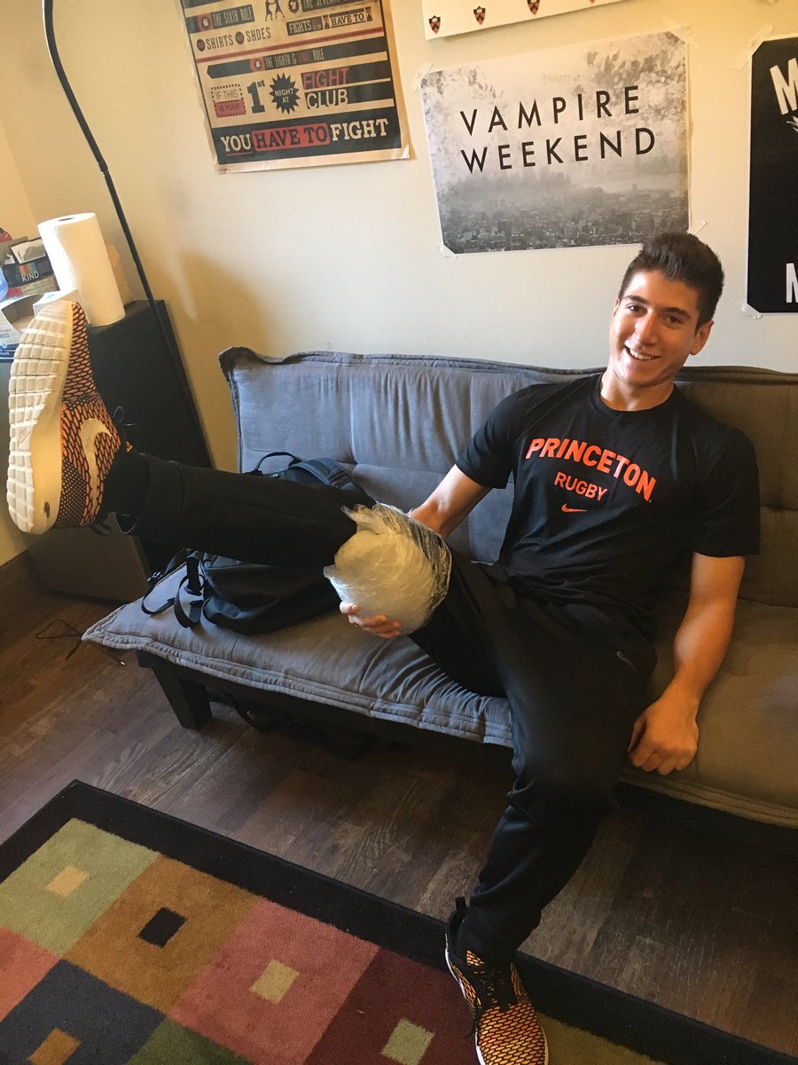 twiterlesmike's tweet photo. Strained my hamstring and the trainer wrapped it like Michael Scott's foreman-grill-burned foot https://t.co/VJCIWjq3Zh