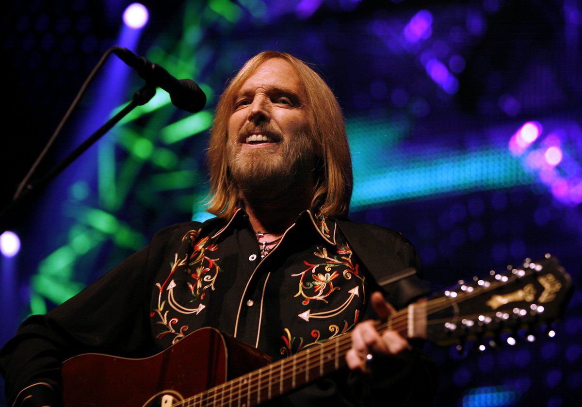 stereogum's tweet photo. Tom Petty dead at 66 https://t.co/nxh3XasroR https://t.co/YDClYEVFFy