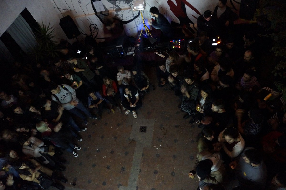 FrancLV1's tweet photo. intervención "Momento de singularidad" por #OpenLab / #OpenTodo en el marco de #ConsumoVisuales 4 -Jue.14/09- https://t.co/WtXgBC1gLz