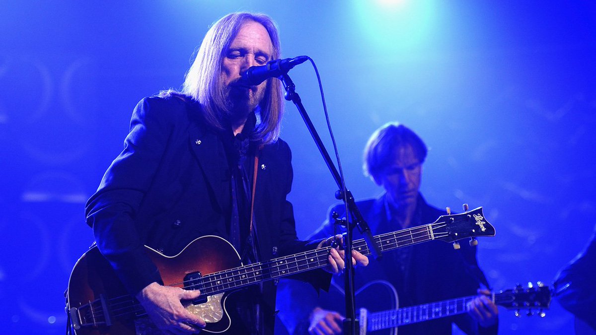 #UPDATE Rock legend Tom Petty has died after being found unconscious in his home bit.ly/2yRJqZX?utm_me… https://t.co/q3iRcfCRtQ