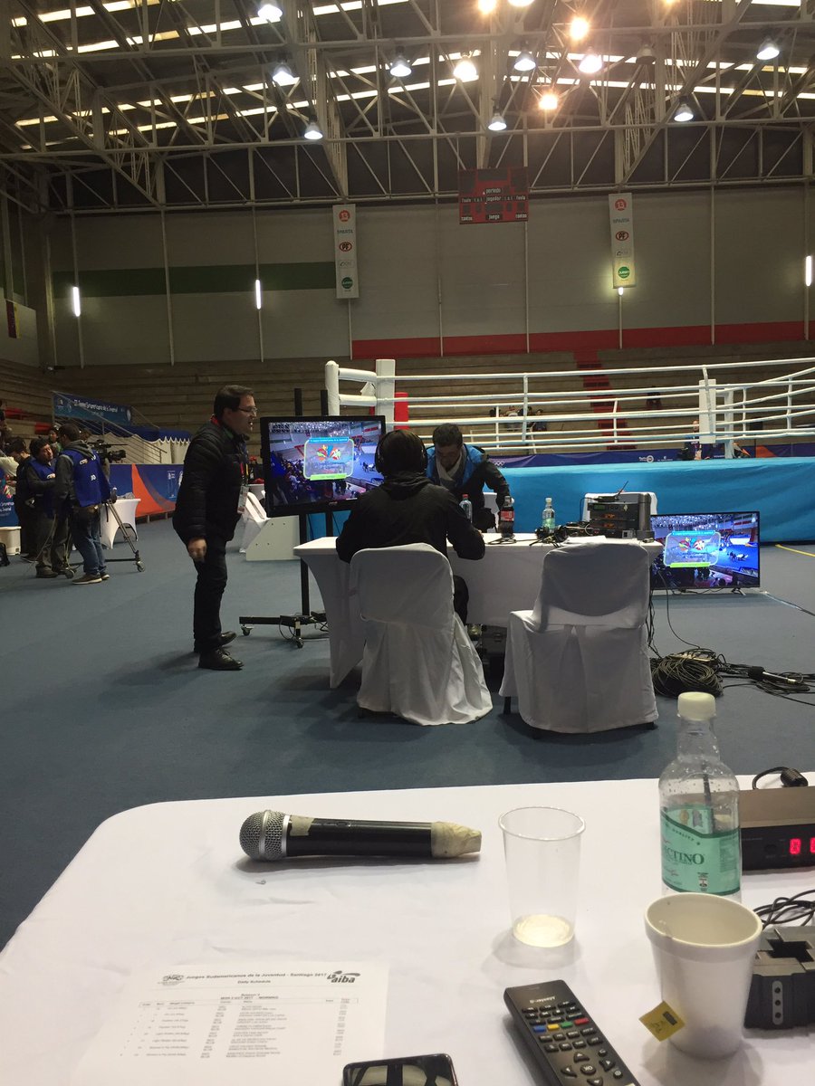 feemenares's tweet photo. Empezando tercer día de jornada en boxeo ! En estos juegos sudamericanos juveniles #Stgo2017 https://t.co/SvhDHYvsXe