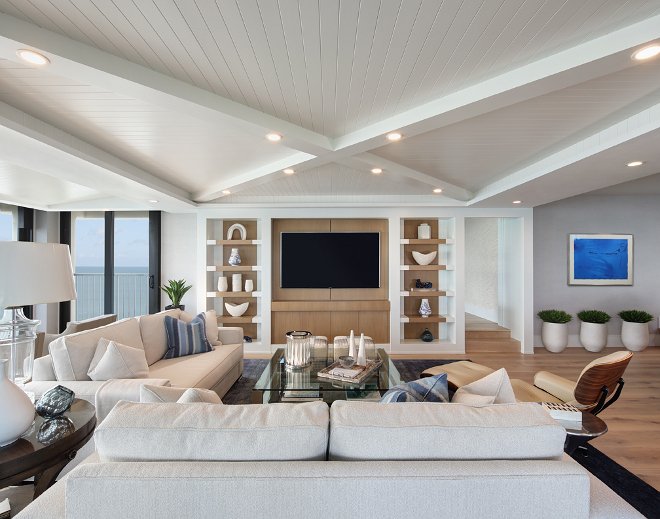 Benjamin_Moore's tweet photo. White Dove OC-17 creates expansive spaces &amp; a fresh atmosphere. Get inspired by this contemporary look (via @HomeBunch) https://t.co/T3o656T9Qe https://t.co/OgrsrtUDPd